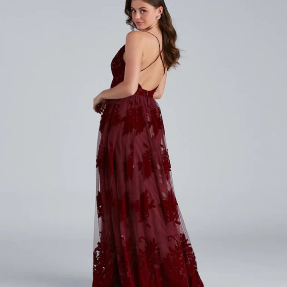 NWT Windsor Formal Velvet Burgundy Dress (Small) - Picture 2 of 6
